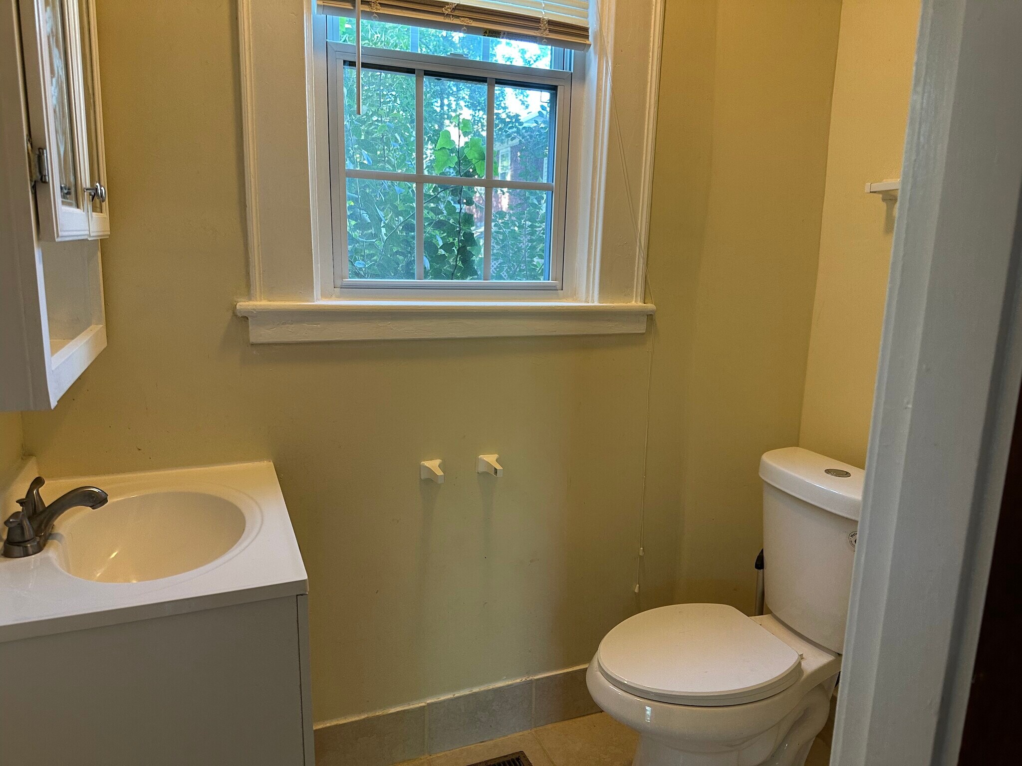 Building Photo - 821 Brandon Ave