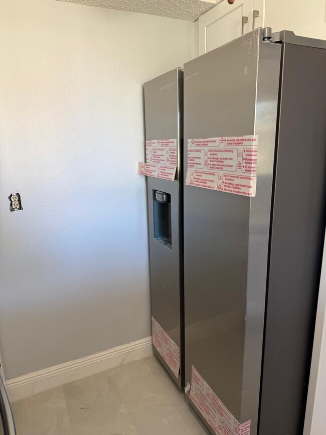 Building Photo - 1560 SE Royal Green Cir