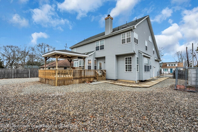 Building Photo - 505 Buhler Ave