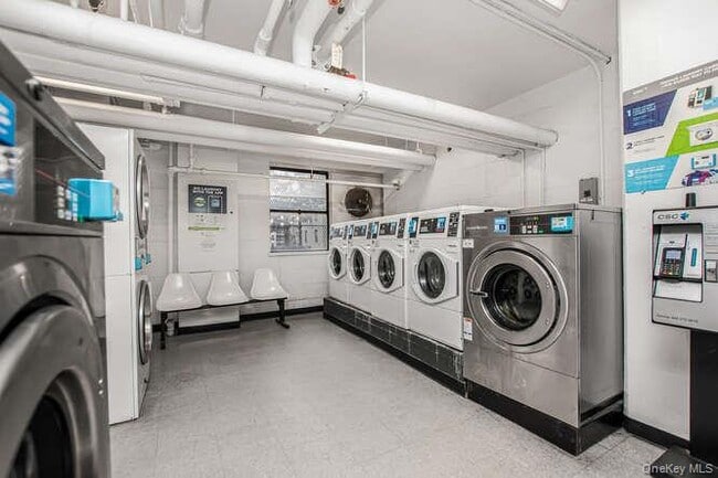 Building Photo - 6 Fordham Hill Oval