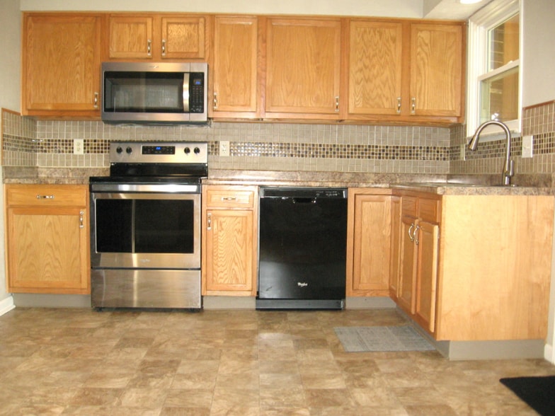 Building Photo - 5664 Greens Dr