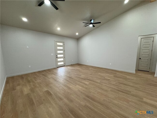 Building Photo - 318 Warehouse Rd