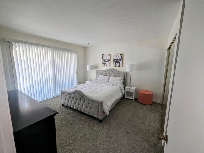 Building Photo - 7845 Golfcrest Dr