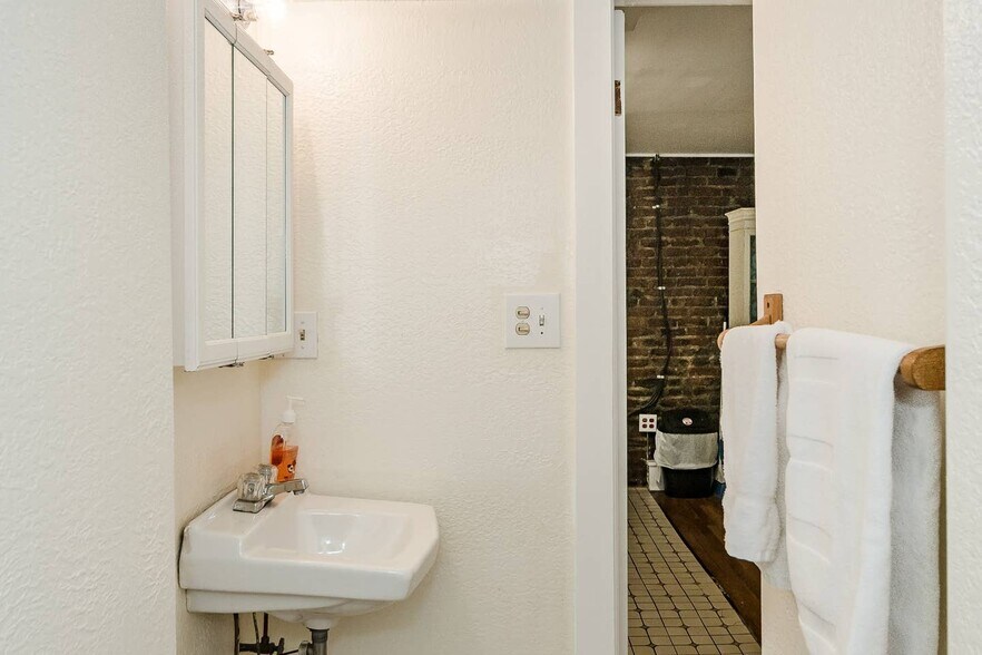 Building Photo - 70 Revere St