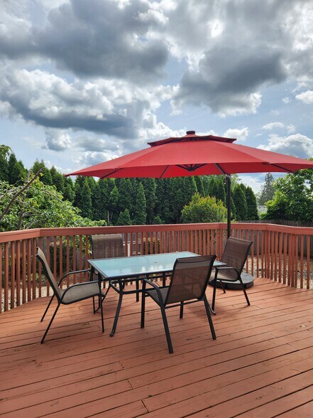 Building Photo - 6050 SW Taylors Ferry Rd