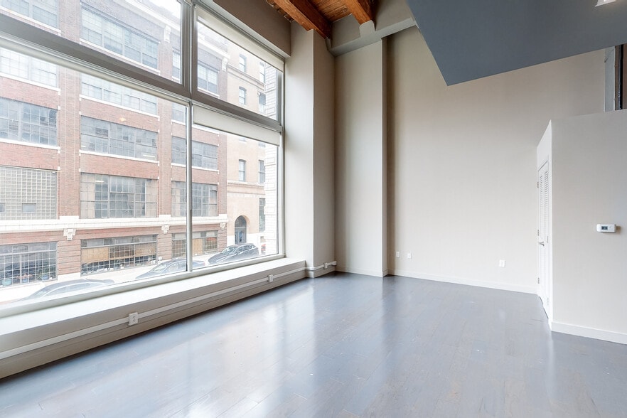 Building Photo - Roaster's Block