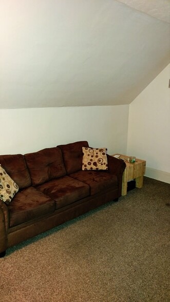 Spacious Living Space - 4408 Oak Park Ave
