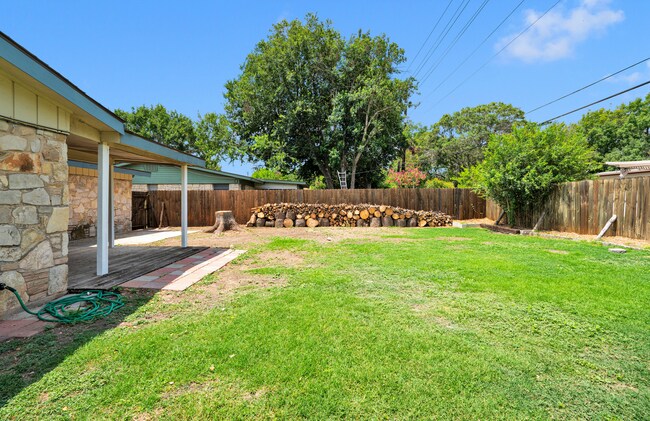 Building Photo - 417 E Lindbergh Blvd