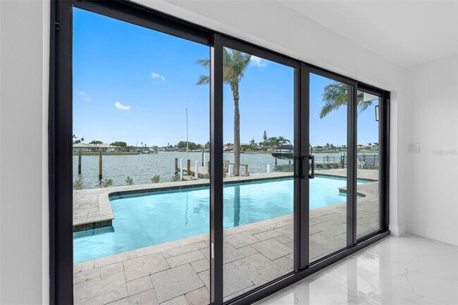 Building Photo - 520 115th Ave