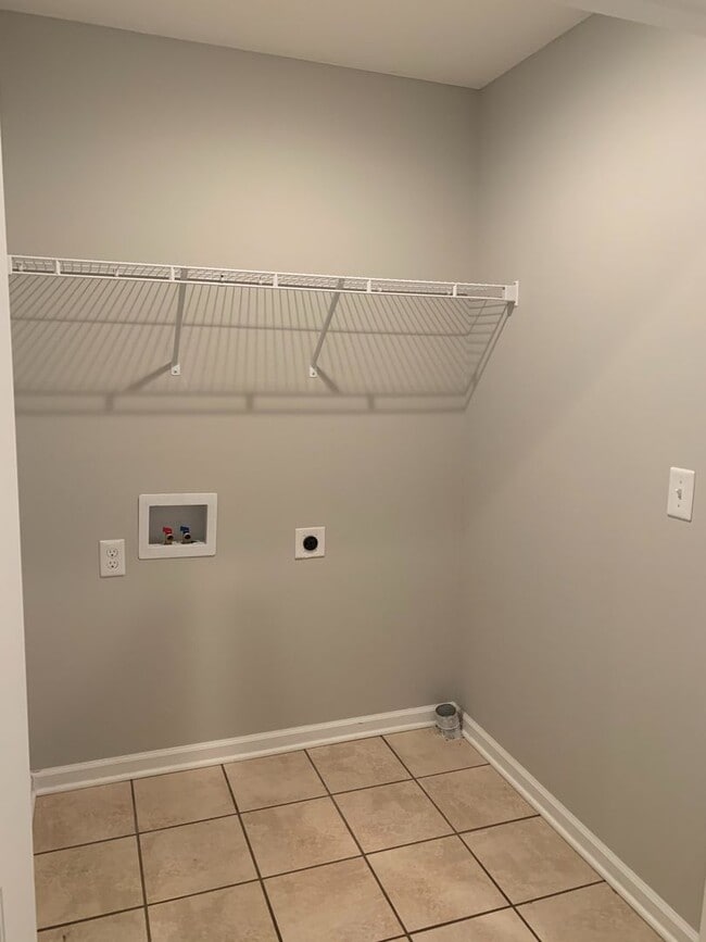 Building Photo - Adorable Tullahoma Home!