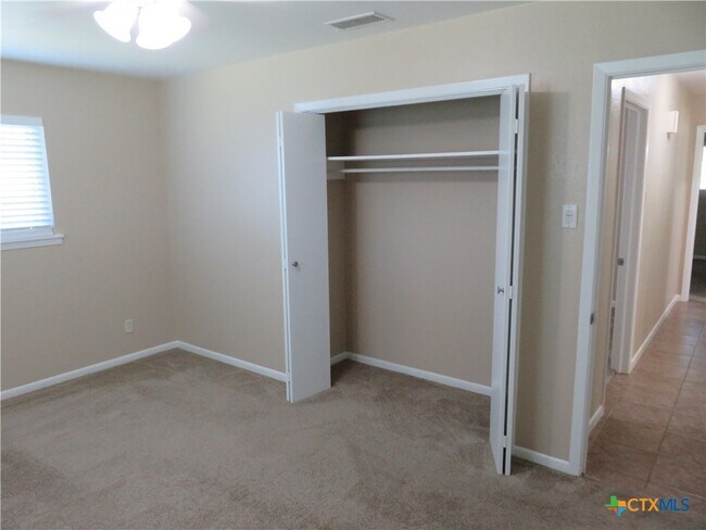 Building Photo - 1339 Mockingbird Ln