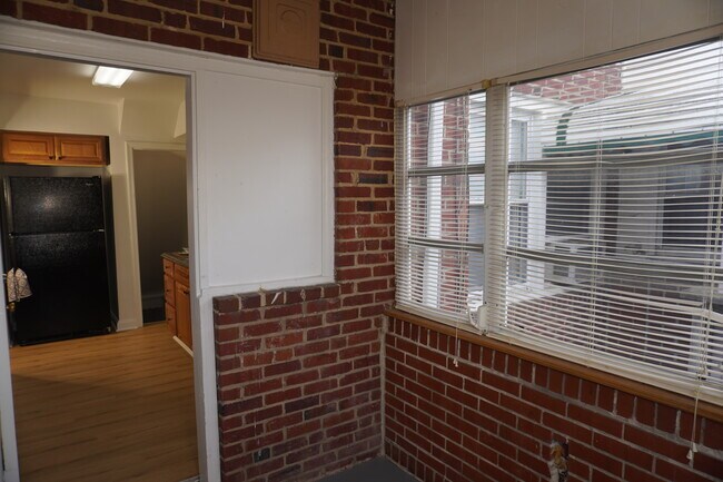 Building Photo - 137 Riverthorn Rd