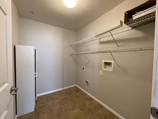 Building Photo - Cute condo nestled just a few feet from tr...