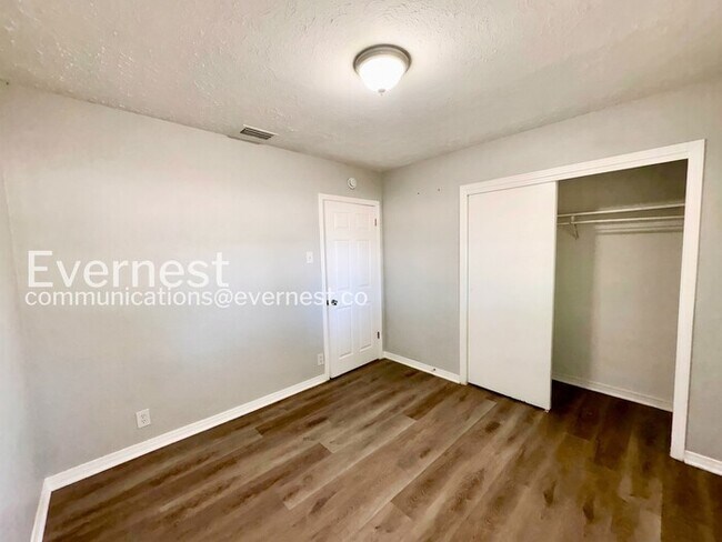 Building Photo - 7121 Flounder Dr