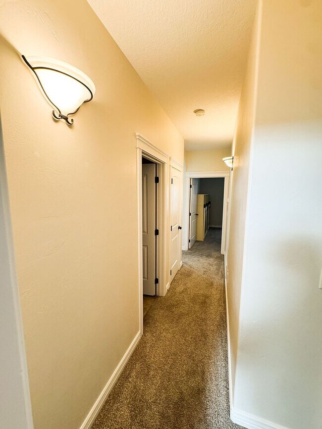 Building Photo - Beautiful Custom Home For Rent In Rexburg!