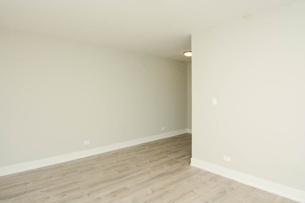 Building Photo - 447 W Surf St