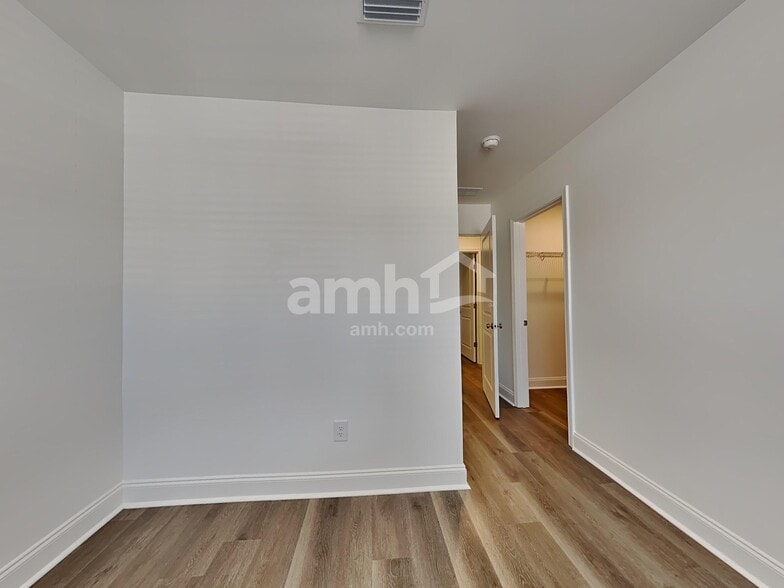 Building Photo - 622 Old Trolley Rd