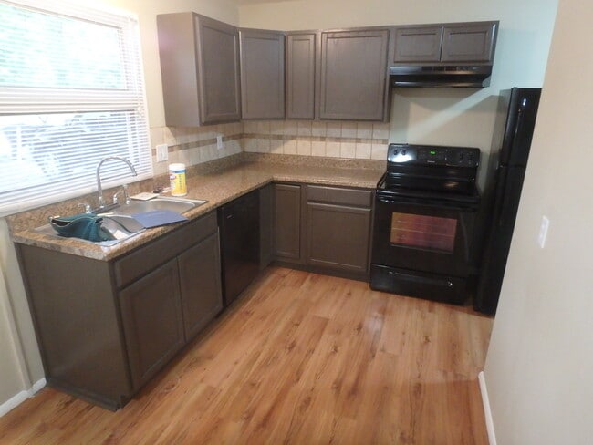 Building Photo - 1548 SW Shunga Dr