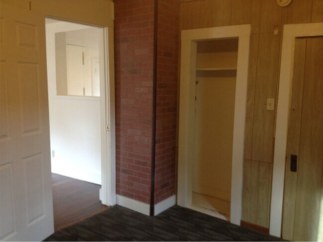 Building Photo - 703 S Main/Units 1-3