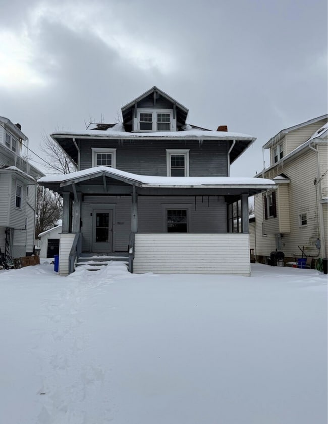 Building Photo - 4 bedroom home