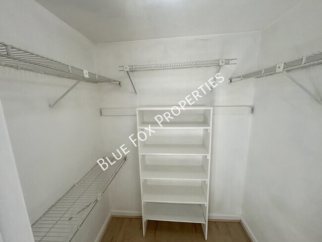 Building Photo - 3456 N Richland Dr