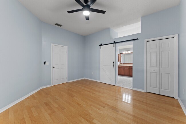 Building Photo - Absolutely stunning executive (LARGE) 3 BR / 2 BA / 2 Car Garage home in the highly sought after ...