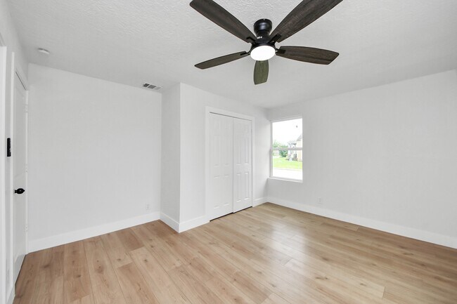 Building Photo - 501 Schilling Ave