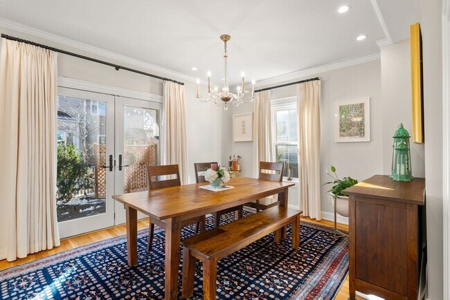 Building Photo - 40 Mead St