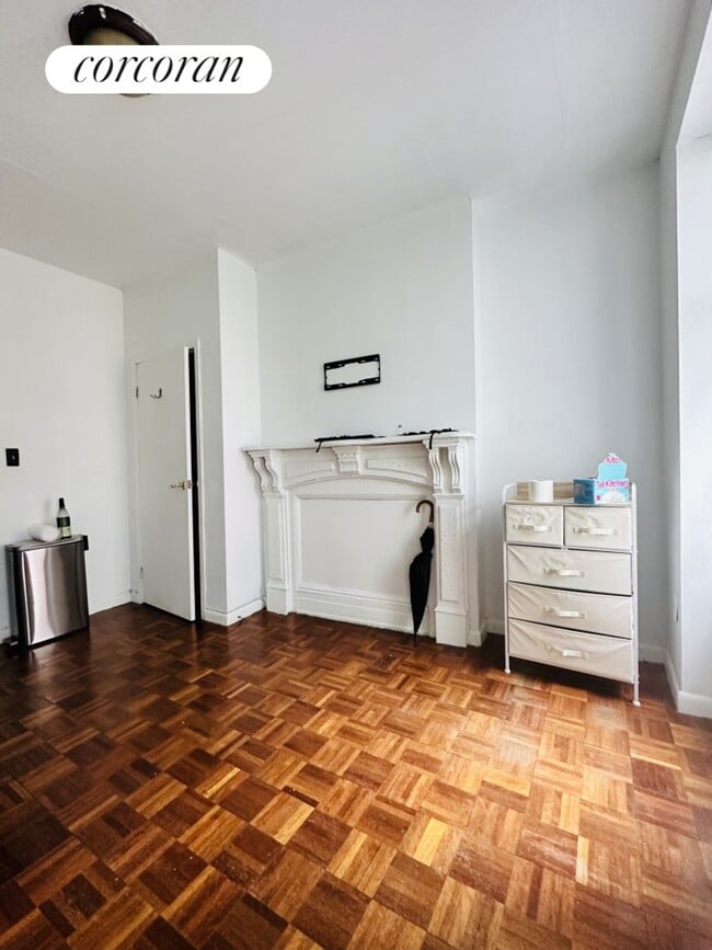 Building Photo - 424 E 66th St
