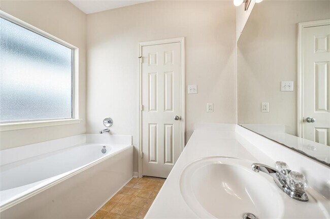 Building Photo - 1623 Royal Chase Dr