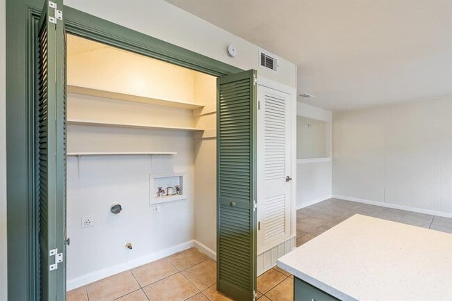 Building Photo - 5802 Belmoor Dr