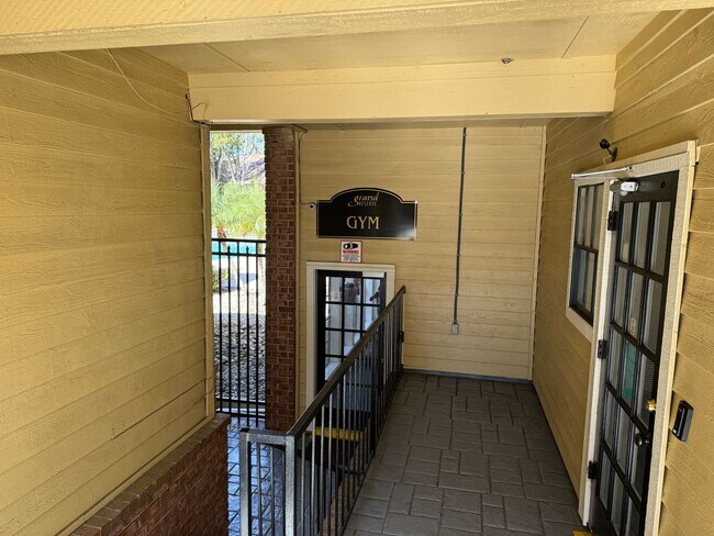 Building Photo - Come see this 1 bedroom, 1 bath condo for rent in Central Tampa!