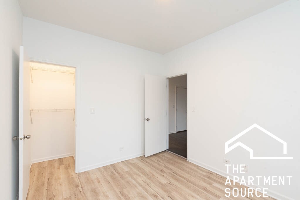 Building Photo - 5054 N Winthrop Ave