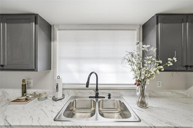 Building Photo - 2195 43rd Ave