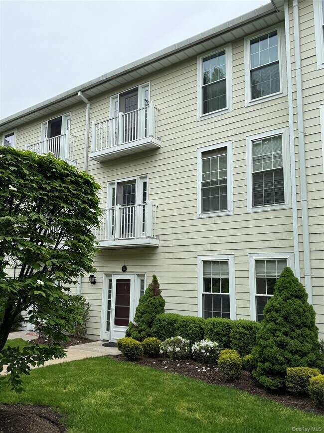 Building Photo - 31 Greenridge Ave