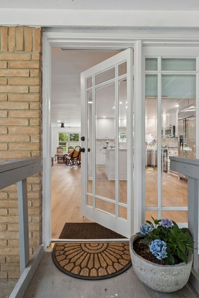 Building Photo - Stylish, Comfortable Colleyville Home with an Open, Airy Layout