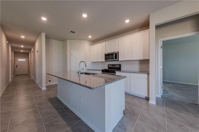 Building Photo - 13905 Heartland Dr