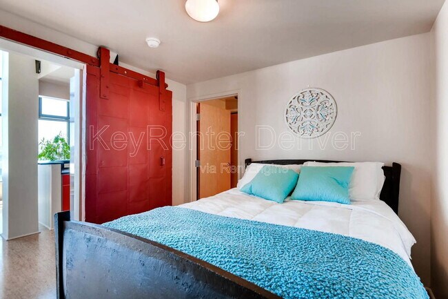 Building Photo - 3100 Huron St