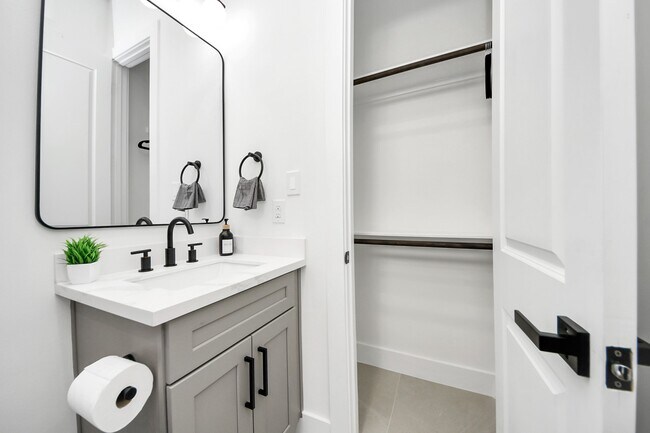 Building Photo - 3907 Maggie St