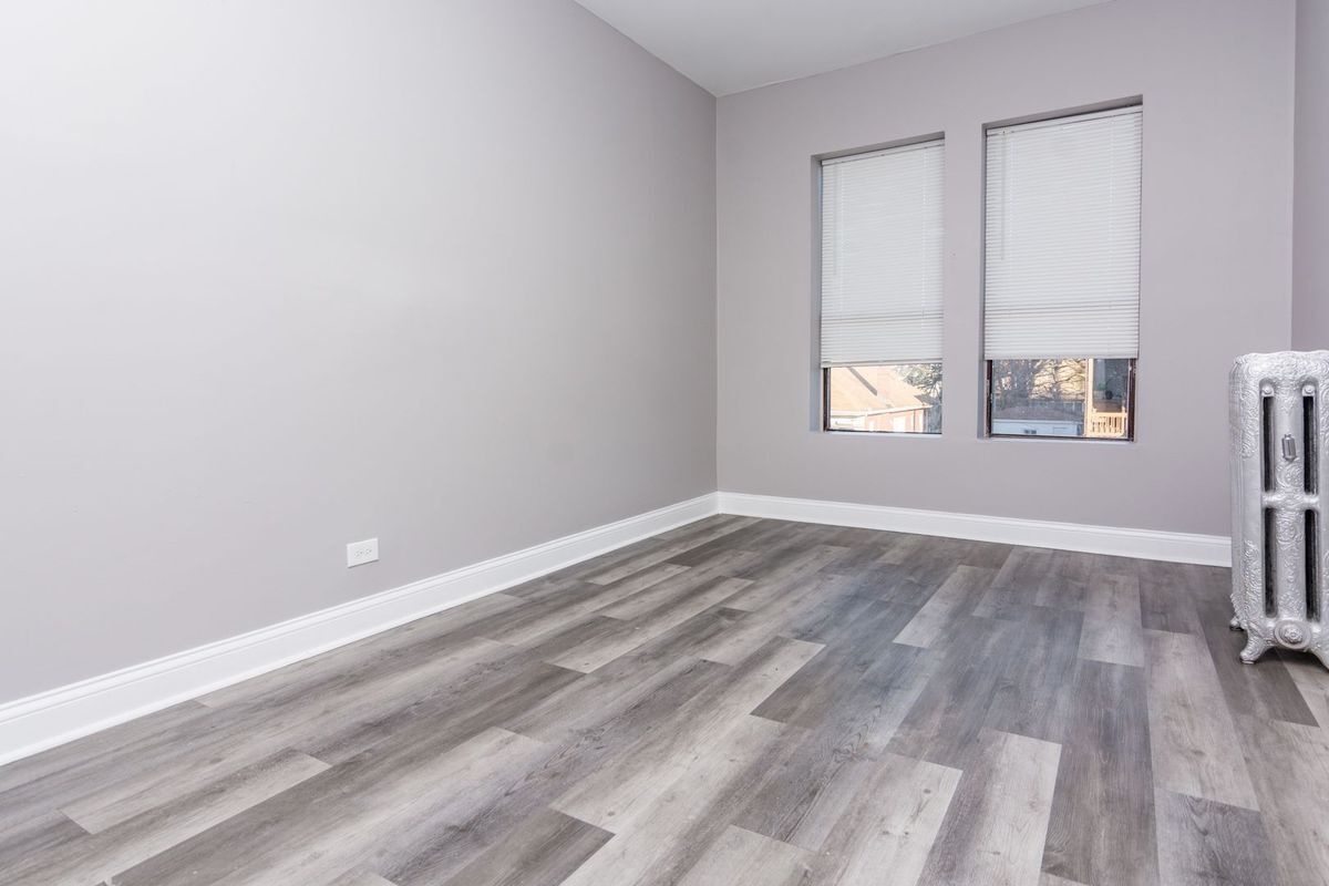 Building Photo - 7446 S Kingston Ave