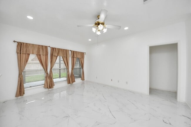 Building Photo - 3138 Waters View Dr