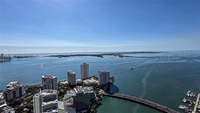 Building Photo - 495 Brickell Ave