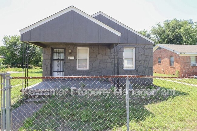 Building Photo - 526 S 39th W Ave