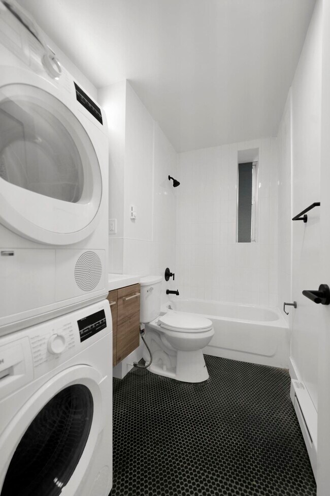 Building Photo - 163 3rd St