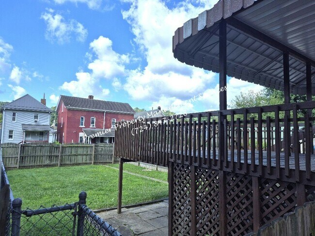 Building Photo - 340 9th Ave