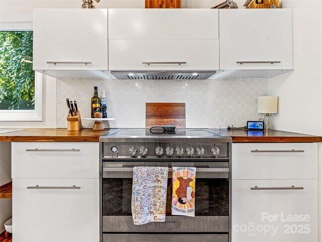 Building Photo - 44 Broadview Ave