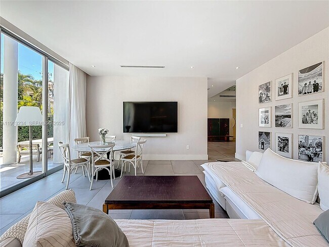 Building Photo - 561 Warren Ln