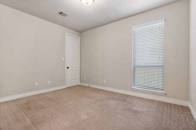 Building Photo - 138 Meadow Run Dr