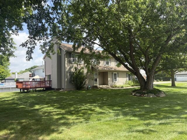 Building Photo - 328 N Pointe Dr