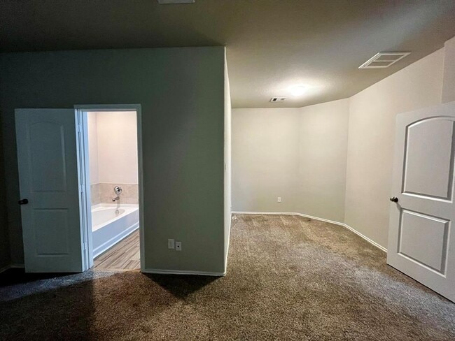 Building Photo - 5443 Redwood Summit Ln